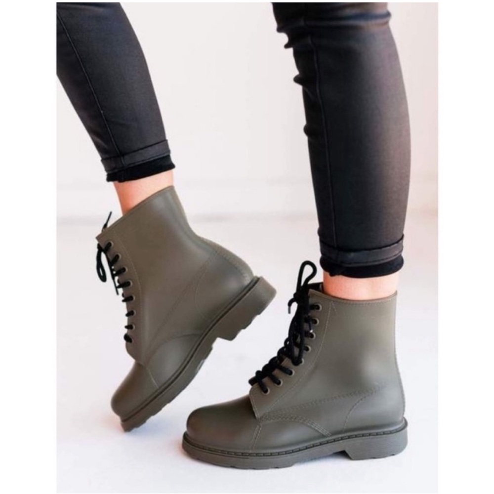 Olive green khaki combat boots ankle booties rain boots black laces lace up
